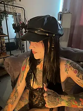 Snapshot of NinaHex chatting on 11-12-25, 01:44 NinaHex online show from 11-12-25, 01:44