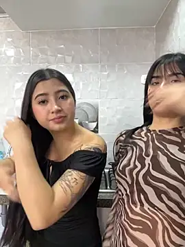 nicky and isabella online show from 11-26-25, 08:32