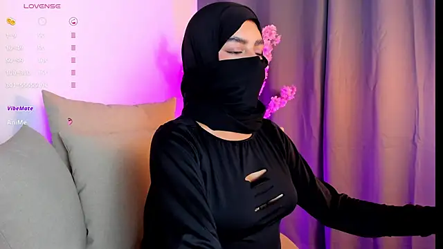 Snapshot of shaima__ chatting on 12-13-25, 10:15 shaima online show from 12-13-25, 10:15