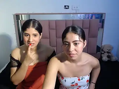 Snapshot of melannee_jop chatting on 10-25-25, 03:58 melannee jop online show from 10-25-25, 03:58