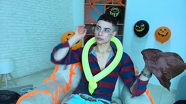 MatheoMontclair online show from 10-26-25, 04:29