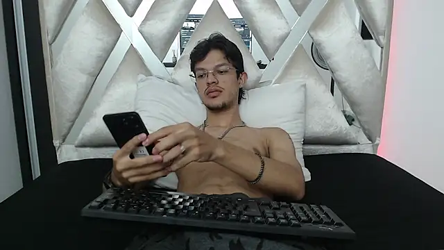 BrayanOconer08 online show from 11-16-25, 05:35