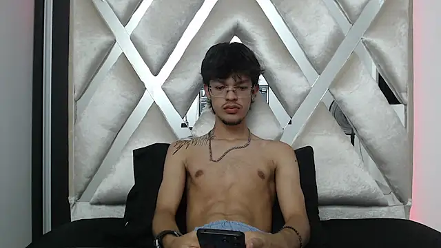 BrayanOconer08 online show from 11-17-25, 05:46