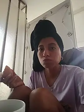 YeseniaRodriguez3 online show from 11-21-25, 05:33