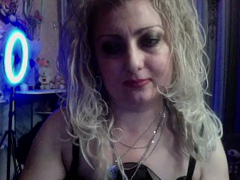 xHot Amazonq online show from 10-26-25, 06:14