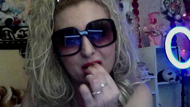 xHot Amazonq online show from 01-11-26, 06:57