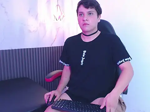 SamLopez1 online show from 10-29-25, 02:58