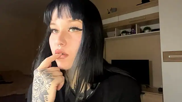 LaurenOveson online show from 10-29-25, 10:28