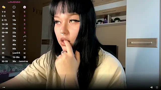 LaurenOveson online show from 11-19-25, 10:26