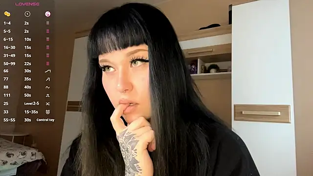 LaurenOveson online show from 11-30-25, 10:30