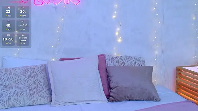 Snapshot of Sandy_Edvards chatting on 03-01-26, 04:58 Sandy Edvards online show from 03-01-26, 04:58