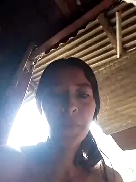 Snapshot of Tinaa18Love chatting on 11-21-25, 03:33 Tinaa18Love online show from 11-21-25, 03:33