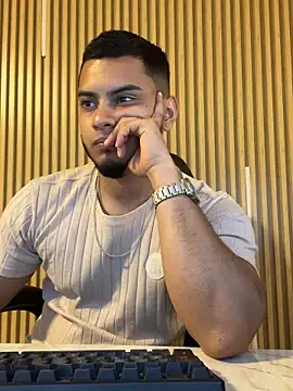 Tiler wolker online show from 11-21-25, 01:04