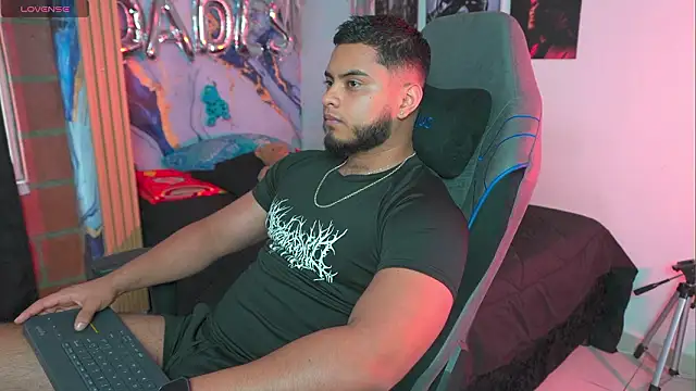 Tiler wolker online show from 03-25-26, 10:05