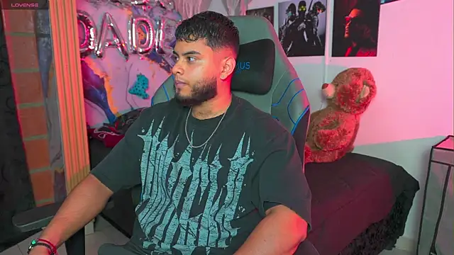 Tiler wolker online show from 04-23-26, 12:12