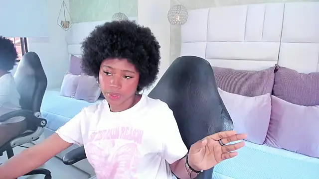 violeta ruizz online show from 11-18-25, 05:39