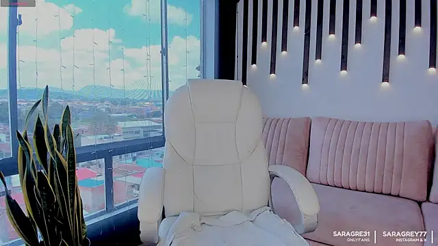 saragrey77 online show from 12-17-25, 04:02