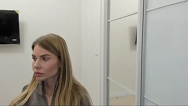 LinaBey online show from 10-30-25, 03:13