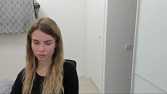 Snapshot of LinaBey chatting on 11-17-25, 08:42 LinaBey online show from 11-17-25, 08:42