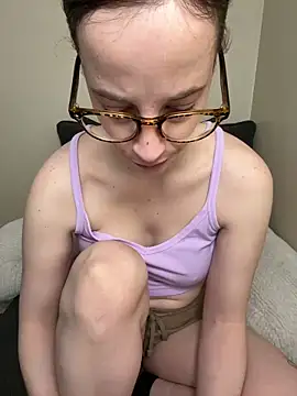 Snapshot of CreamedKitten chatting on 04-20-26, 02:31 CreamedKitten online show from 04-20-26, 02:31