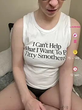 Snapshot of CreamedKitten chatting on 04-25-26, 02:58 CreamedKitten online show from 04-25-26, 02:58