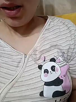 Snapshot of Emily__love chatting on 12-04-25, 03:05 Emily love online show from 12-04-25, 03:05