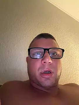 Snapshot of PolishBoy1995 chatting on 10-26-25, 03:23 PolishBoy1995 online show from 10-26-25, 03:23