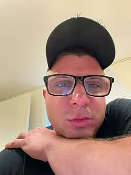 Snapshot of PolishBoy1995 chatting on 11-05-25, 01:44 PolishBoy1995 online show from 11-05-25, 01:44