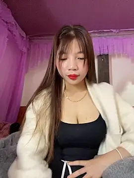 Snapshot of Zlienr023 chatting on 11-19-25, 12:43 Zlienr023 online show from 11-19-25, 12:43