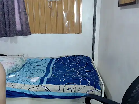 prettysam9 online show from 04-11-26, 12:26