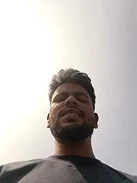 Snapshot of devil_boy_0909 chatting on 11-27-25, 06:04 devil boy 0909 online show from 11-27-25, 06:04