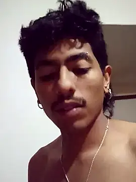 SkinniYamo online show from 04-21-26, 04:52