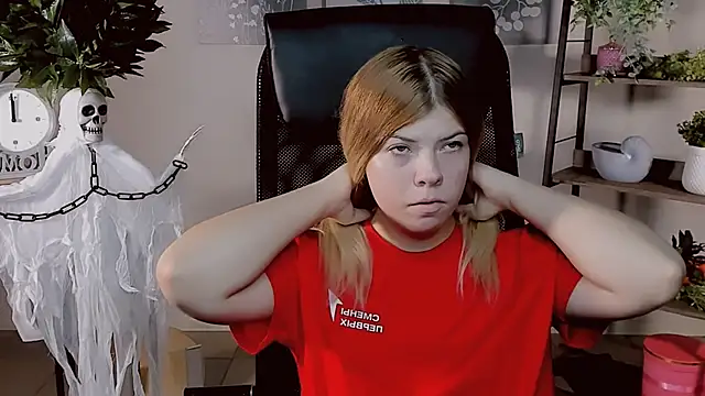 EvaDarc online show from 10-29-25, 11:45