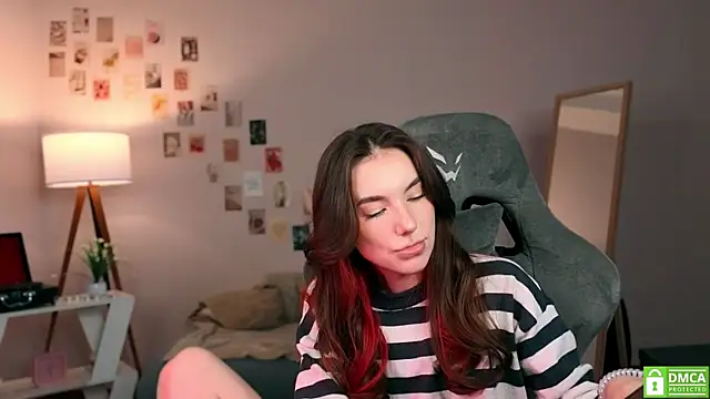 Snapshot of yourfrenchteacher chatting on 10-29-25, 04:37 yourfrenchteacher online show from 10-29-25, 04:37