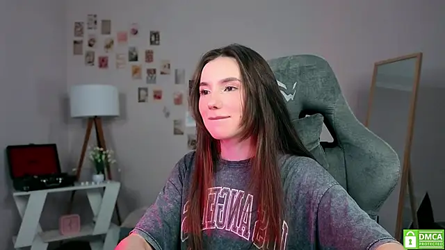 Snapshot of yourfrenchteacher chatting on 10-31-25, 04:13 yourfrenchteacher online show from 10-31-25, 04:13