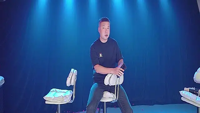 Snapshot of forever_003 chatting on 11-04-25, 01:43 forever 003 online show from 11-04-25, 01:43