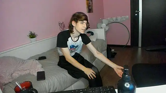 AvenGlow online show from 11-28-25, 05:21