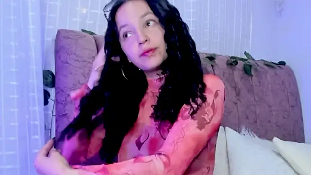 Snapshot of BONNIEFLOREZ chatting on 11-28-25, 10:34 BONNIEFLOREZ online show from 11-28-25, 10:34