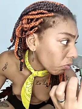 leona sumiza online show from 10-31-25, 12:55