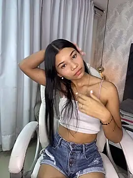 velina18 online show from 10-28-25, 03:43