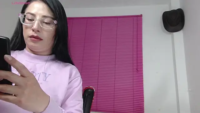 Snapshot of Emma_Hotkiss chatting on 04-14-26, 11:22 Emma Hotkiss online show from 04-14-26, 11:22