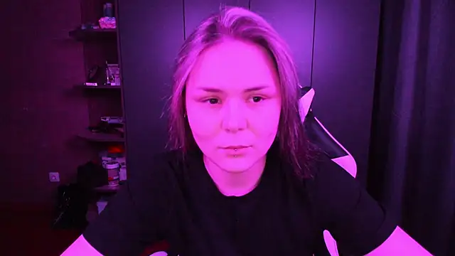 sophia lix online show from 11-15-25, 02:02