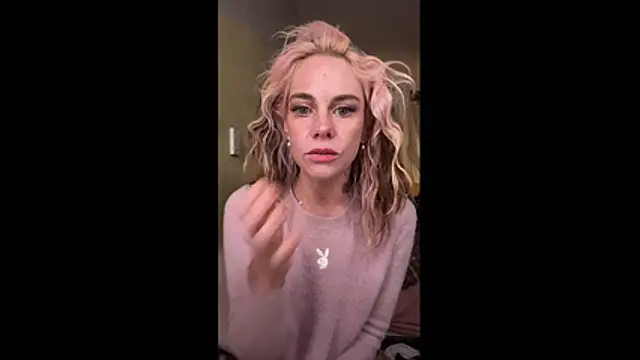 roxiebaby online show from 10-27-25, 01:53