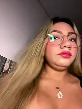 Vicky-Nova online show from 10-28-25, 04:05