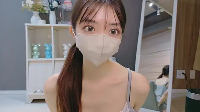 Sana-jpn online show from 12-21-25, 12:01