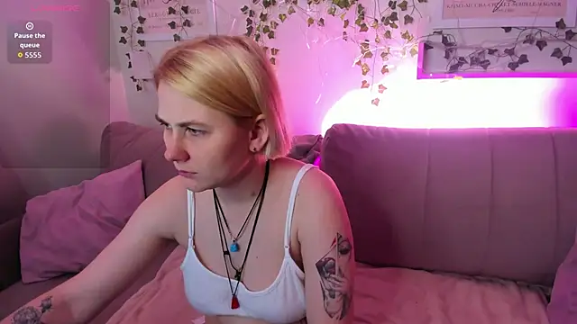 Snapshot of Alice_Maurik chatting on 11-08-25, 11:10 Alice Maurik online show from 11-08-25, 11:10