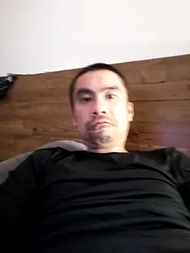 Snapshot of Stronggdragon85 chatting on 06-04-26, 11:27 Stronggdragon85 online show from 06-04-26, 11:27