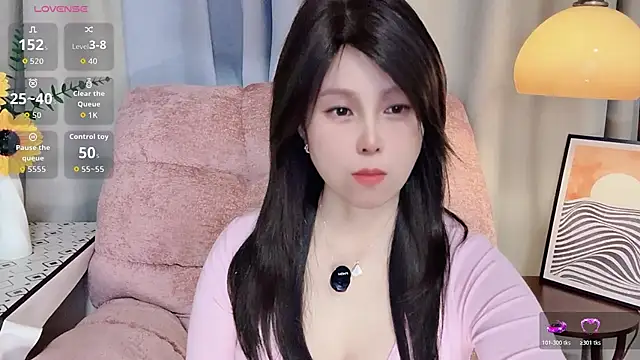 Snapshot of LuckyNana_ chatting on 11-01-25, 01:02 LuckyNana  online show from 11-01-25, 01:02