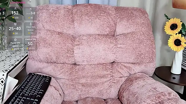 Snapshot of LuckyNana_ chatting on 11-03-25, 01:45 LuckyNana  online show from 11-03-25, 01:45