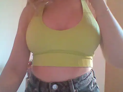 CandyBeeZZ online show from 10-27-25, 02:43